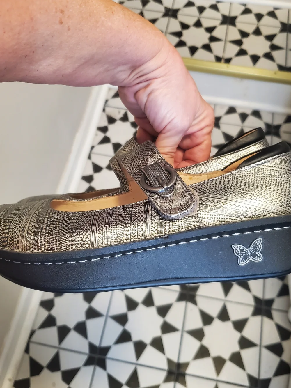 Alegria Metallic Silver Patterned Mary Jane Loafer Size 38 /8 Worn once Like New
